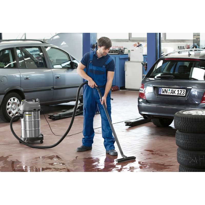 NT_38_1_Me_Classic_car_workshop_app_02_CI15_96-dpi-