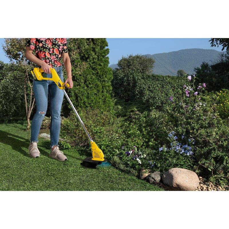 LTR_18_25_edge_trimming_flower_bed_app_02_CI15_96-dpi-