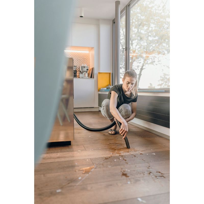 WD_curved_handle_broken_glass_app_02_CI20-Web_800_Max